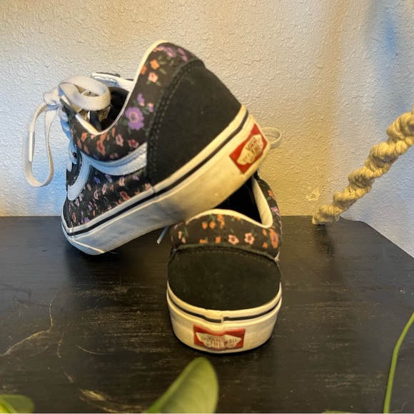 Floral vans - Picture 3 of 5